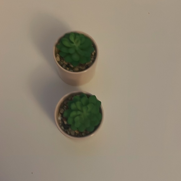 Everyday set of two artificial potted mini planters. Light pink pot with stones - Picture 11 of 17